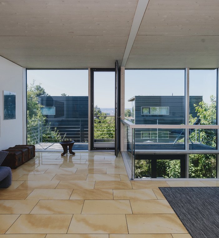 Erbbau: Lichtdurchflutetes Architektenhaus mit Weitblick, Einliegerwohnung und kleinem Garten! – Bild 2