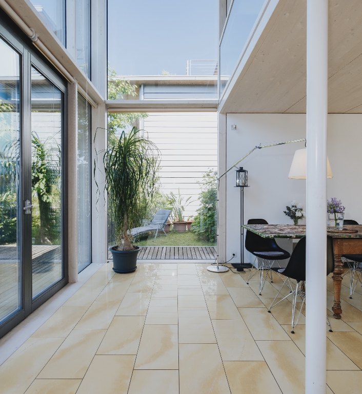 Erbbau: Lichtdurchflutetes Architektenhaus mit Weitblick, Einliegerwohnung und kleinem Garten! – Bild 4