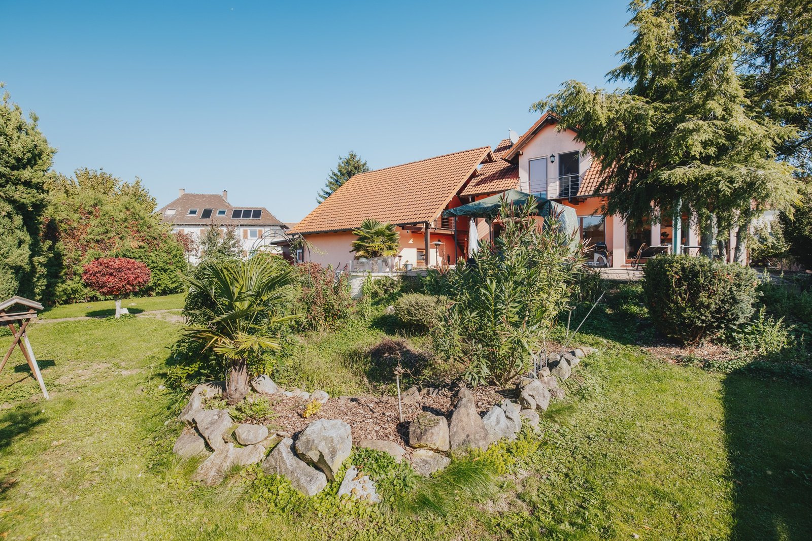 Ruhige Gartenwohnung mit eigener Terrasse und Tiefgarage – Bild 1