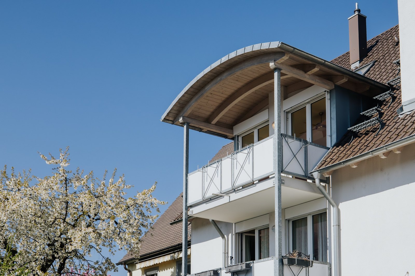 Helle Maisonette-Wohnung mit zwei Balkonen in Zähringen – Bild 1